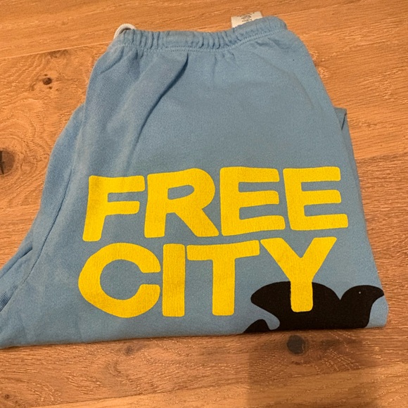 Amazing Freecity sweats-the color is a brighter blue in person. Gorgeous. - Picture 1 of 2